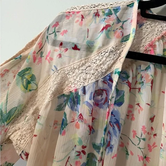 Express Floral Kimono Cardigan with crochet/lace accents - Picture 3 of 6